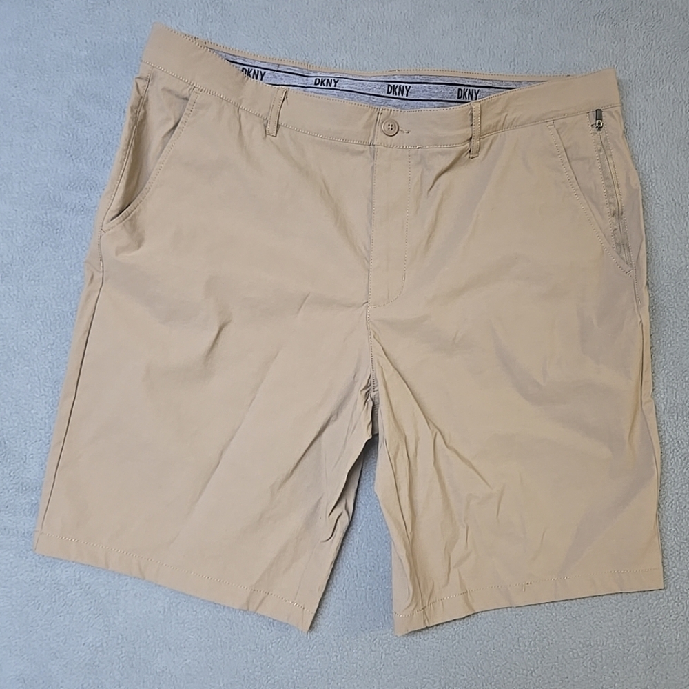 Men's DKNY size 38 shorts / beige khaki